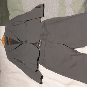 Theory gray suit size 4 + free theory blouse